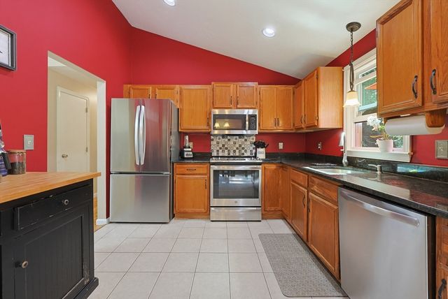29 Tide Meadows Dr, Berkley, MA 02779