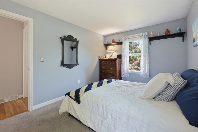 29 Tide Meadows Dr, Berkley, MA 02779