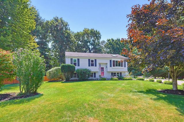 29 Tide Meadows Dr, Berkley, MA 02779