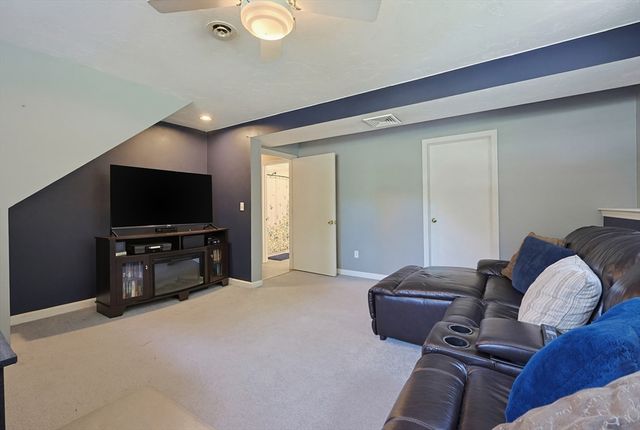 29 Tide Meadows Dr, Berkley, MA 02779