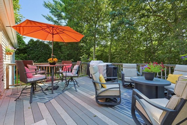 29 Tide Meadows Dr, Berkley, MA 02779