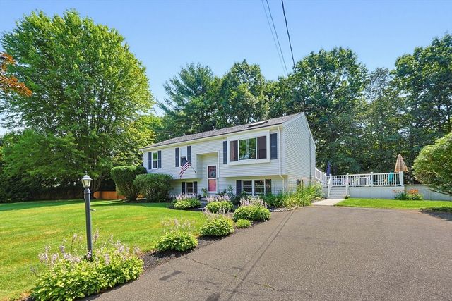29 Tide Meadows Dr, Berkley, MA 02779