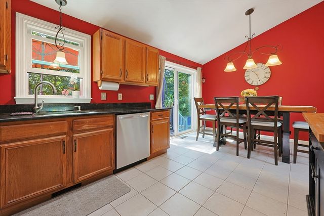29 Tide Meadows Dr, Berkley, MA 02779