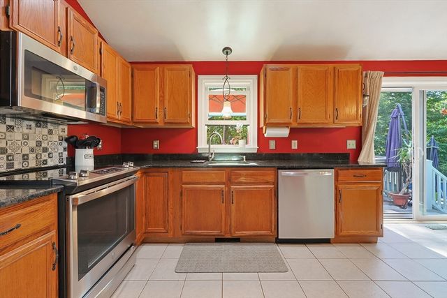 29 Tide Meadows Dr, Berkley, MA 02779