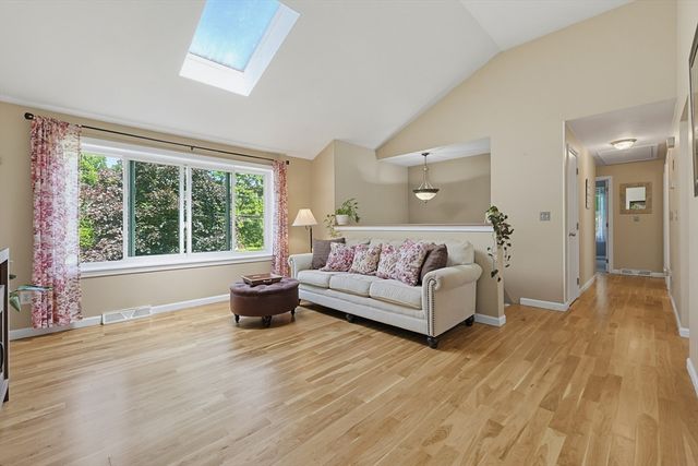 29 Tide Meadows Dr, Berkley, MA 02779