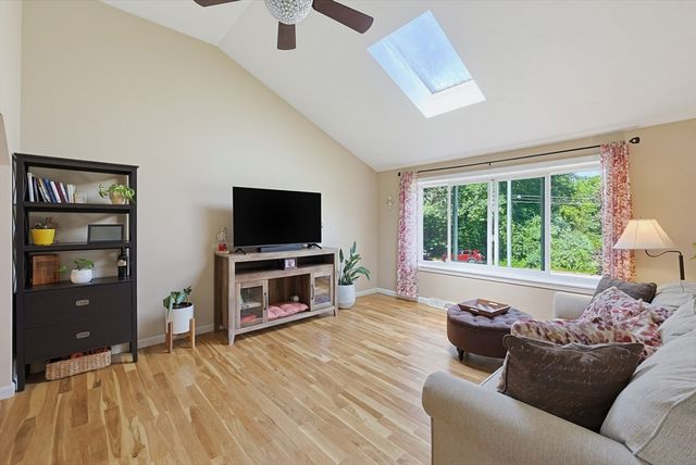 29 Tide Meadows Dr, Berkley, MA 02779