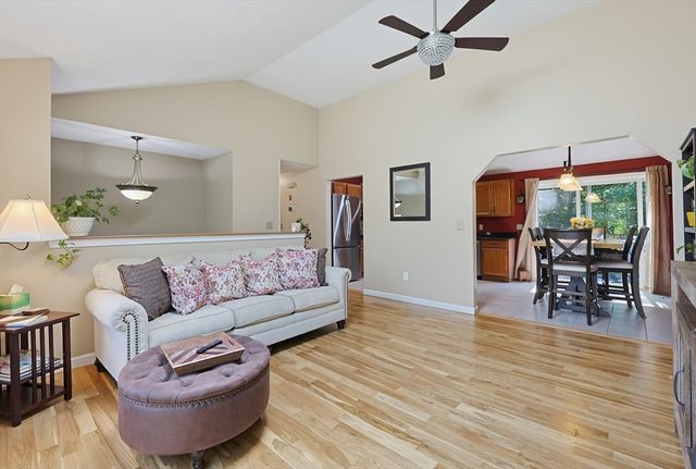 29 Tide Meadows Dr, Berkley, MA 02779