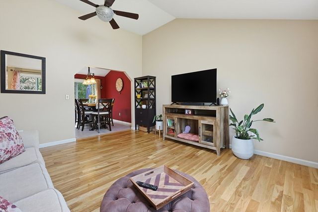 29 Tide Meadows Dr, Berkley, MA 02779