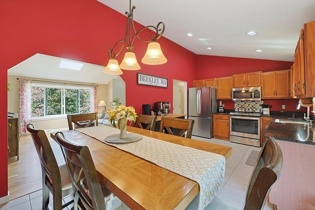 29 Tide Meadows Dr, Berkley, MA 02779