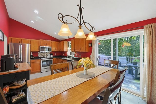 29 Tide Meadows Dr, Berkley, MA 02779