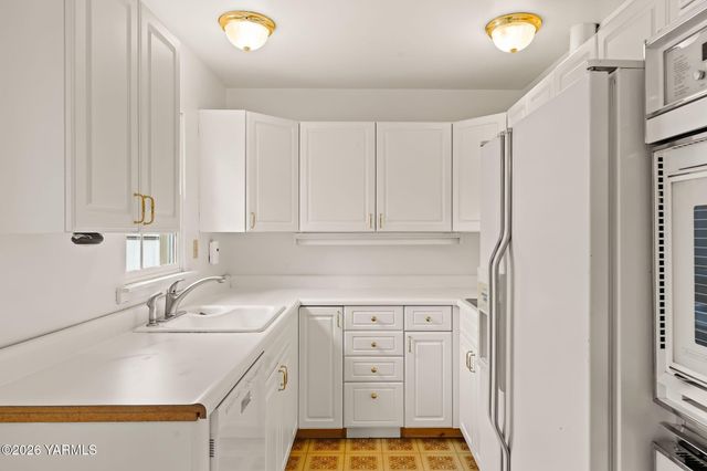 3102 Summitview Ave, Yakima, WA 98902