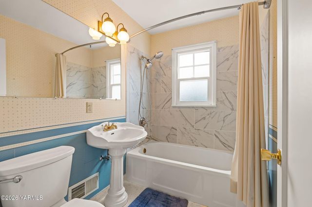 3102 Summitview Ave, Yakima, WA 98902