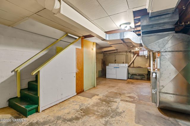 3102 Summitview Ave, Yakima, WA 98902