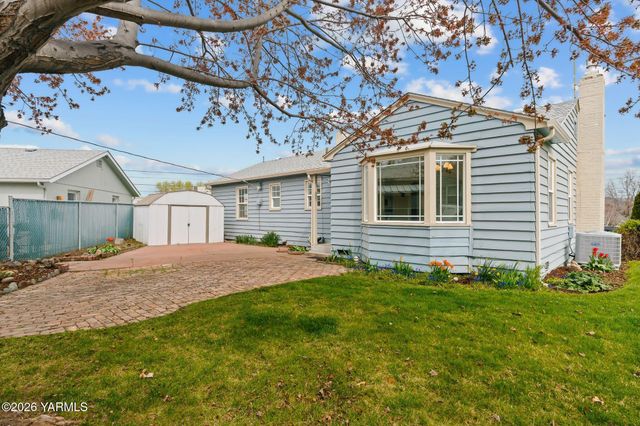 3102 Summitview Ave, Yakima, WA 98902