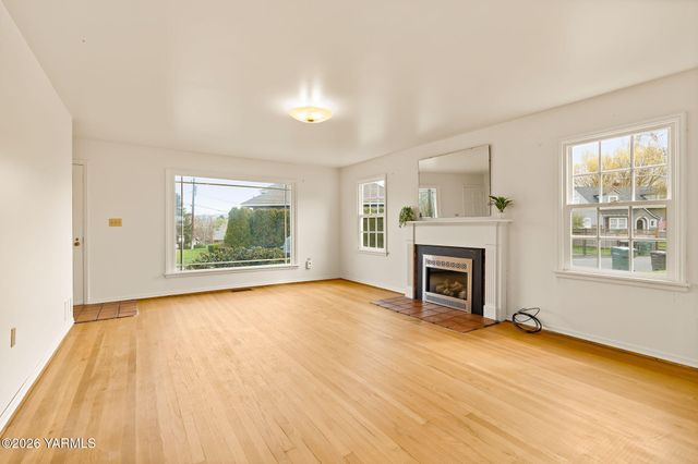 3102 Summitview Ave, Yakima, WA 98902