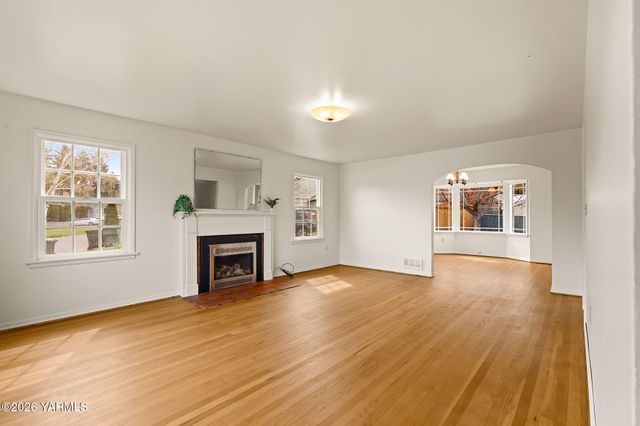 3102 Summitview Ave, Yakima, WA 98902