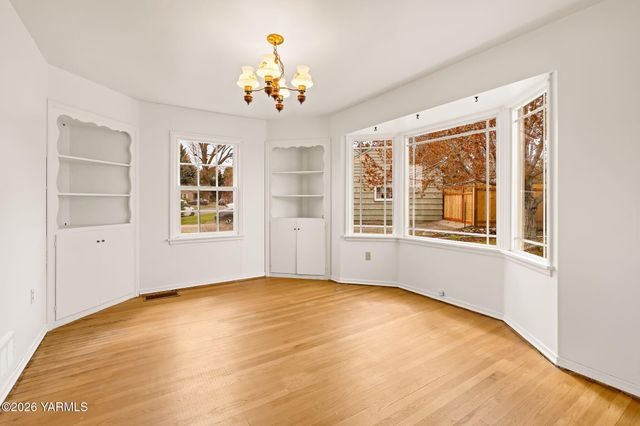 3102 Summitview Ave, Yakima, WA 98902