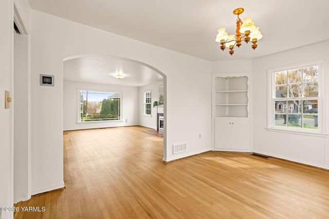 3102 Summitview Ave, Yakima, WA 98902