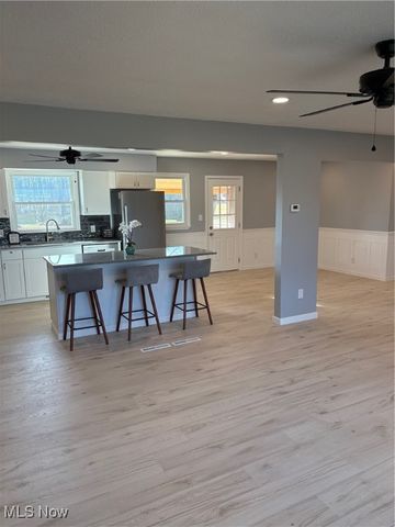 4135 Leavitt Drive NW, Warren, OH 44485