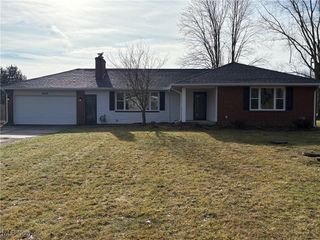 4135 Leavitt Drive NW, Warren, OH 44485