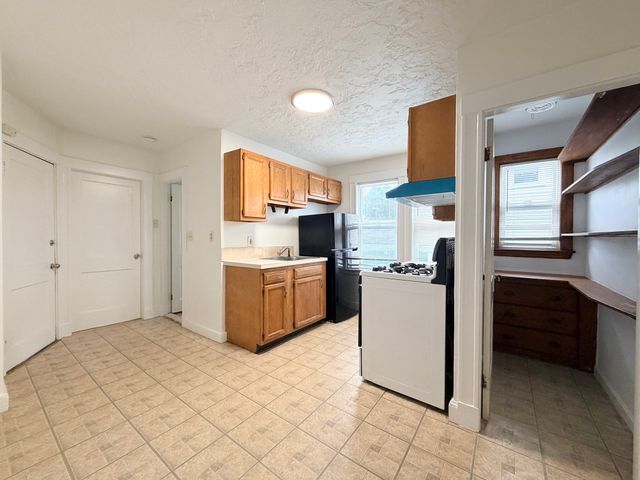 8 Kent St 1R, Quincy, MA 02169