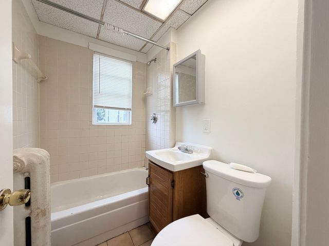 8 Kent St 1R, Quincy, MA 02169