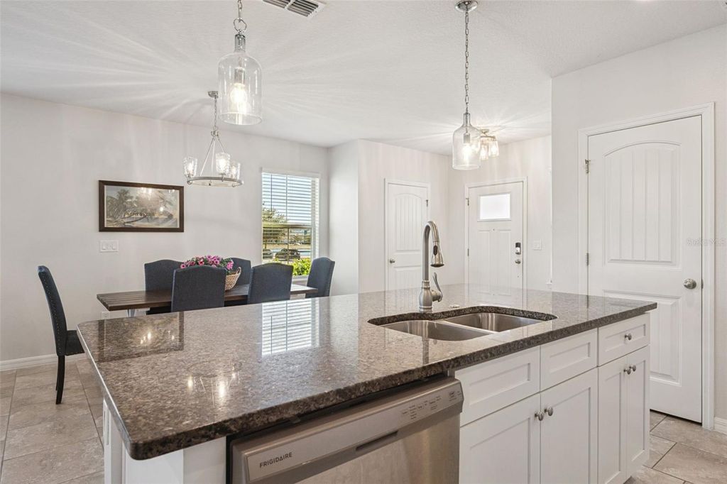 Image 15 of property listing at 16156 ARBOR CREST ALLEY, Winter Garden, FL 34787