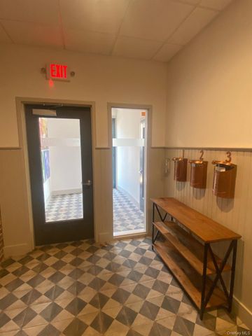 587 Main Street 2, Islip, NY 11751