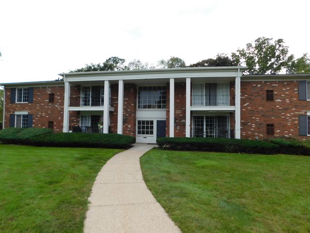 448 Fox Hills Drive S 3, Bloomfield Hills, MI 48304