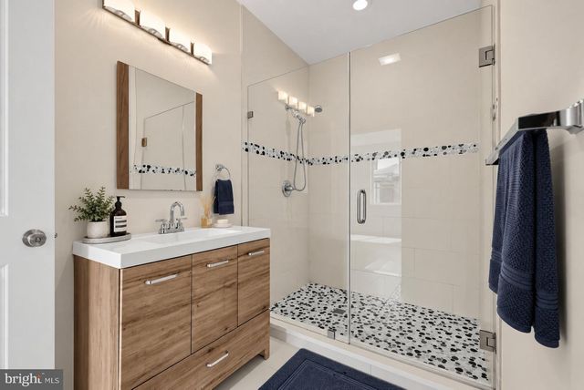 425 W THOMPSON ST, Philadelphia, PA 19122