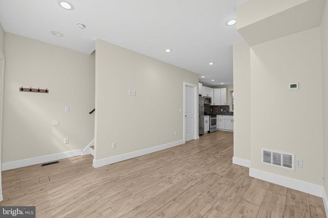 425 W THOMPSON ST, Philadelphia, PA 19122