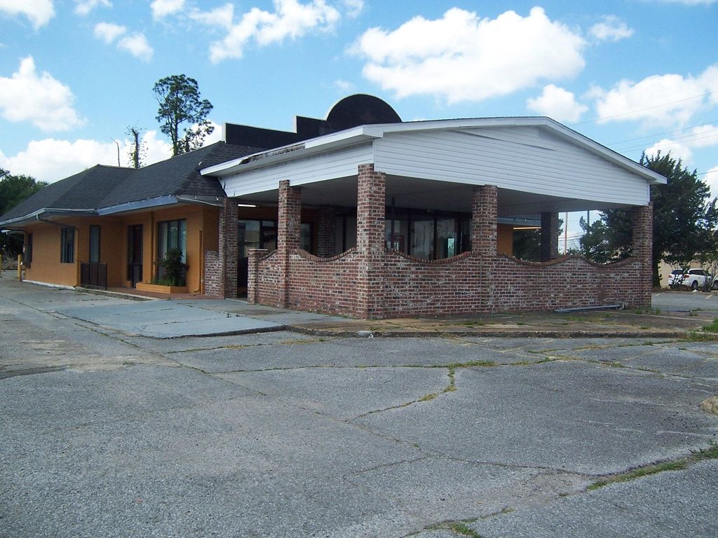 1110 Grand Caillou Road, Houma, LA 70363