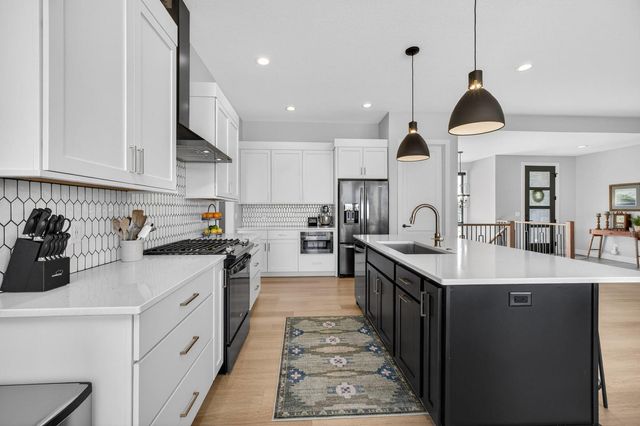 4586 Lakeside Drive, Bettendorf, IA 52722