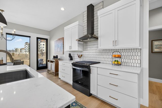 4586 Lakeside Drive, Bettendorf, IA 52722