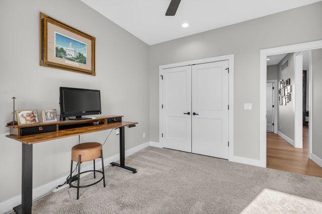 4586 Lakeside Drive, Bettendorf, IA 52722