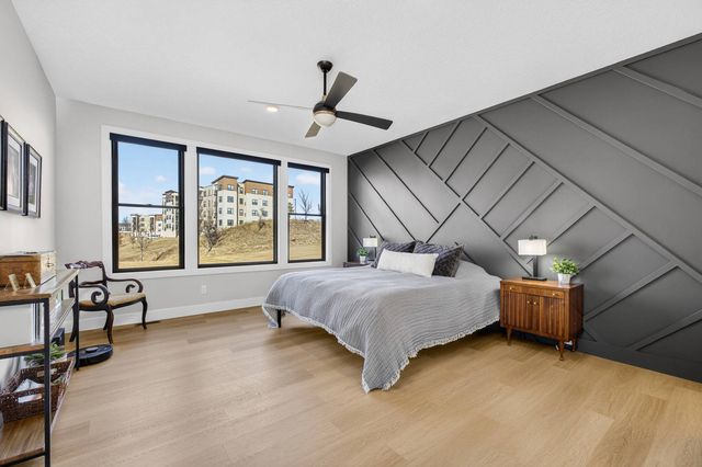 4586 Lakeside Drive, Bettendorf, IA 52722