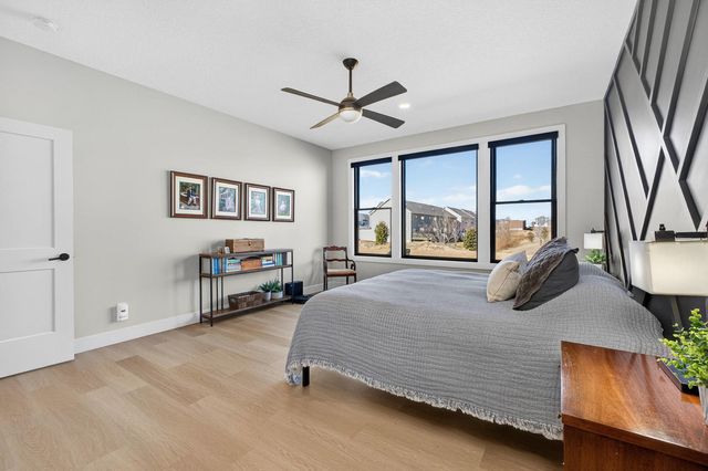 4586 Lakeside Drive, Bettendorf, IA 52722