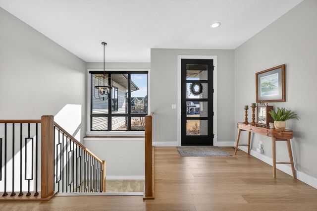 4586 Lakeside Drive, Bettendorf, IA 52722