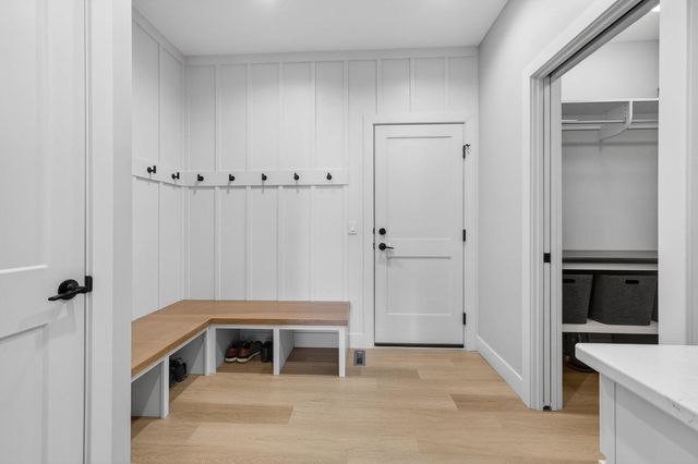 4586 Lakeside Drive, Bettendorf, IA 52722