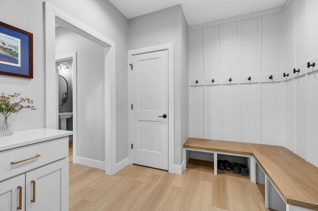 4586 Lakeside Drive, Bettendorf, IA 52722