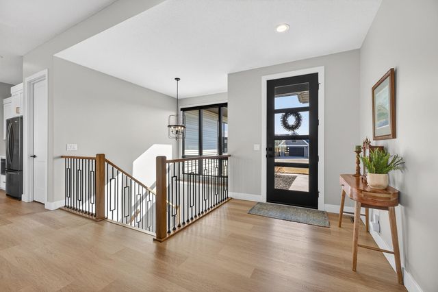 4586 Lakeside Drive, Bettendorf, IA 52722