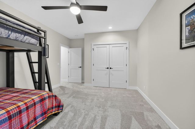 4586 Lakeside Drive, Bettendorf, IA 52722