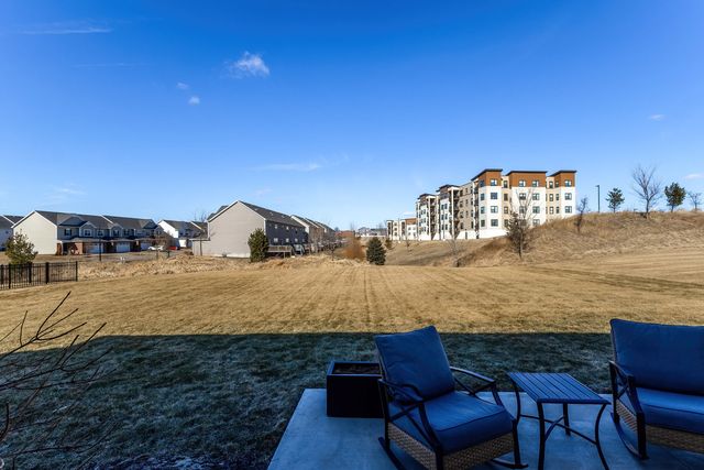 4586 Lakeside Drive, Bettendorf, IA 52722