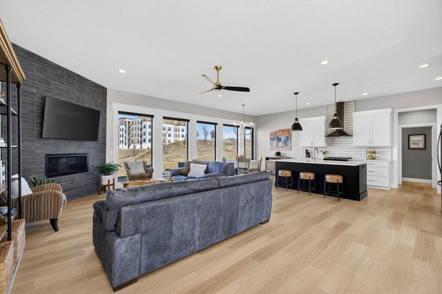 4586 Lakeside Drive, Bettendorf, IA 52722