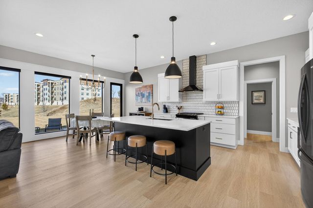 4586 Lakeside Drive, Bettendorf, IA 52722