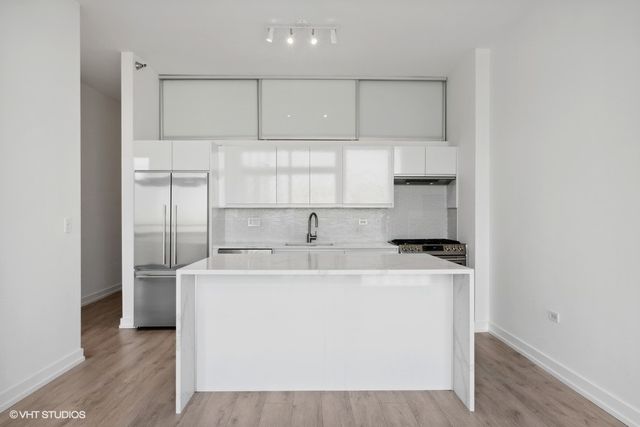 235 W Van Buren Street 2213, Chicago, IL 60607