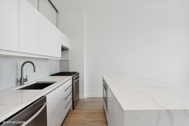 235 W Van Buren Street 2213, Chicago, IL 60607