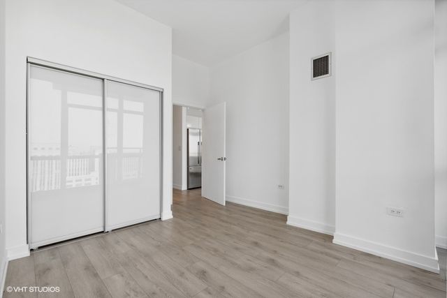 235 W Van Buren Street 2213, Chicago, IL 60607