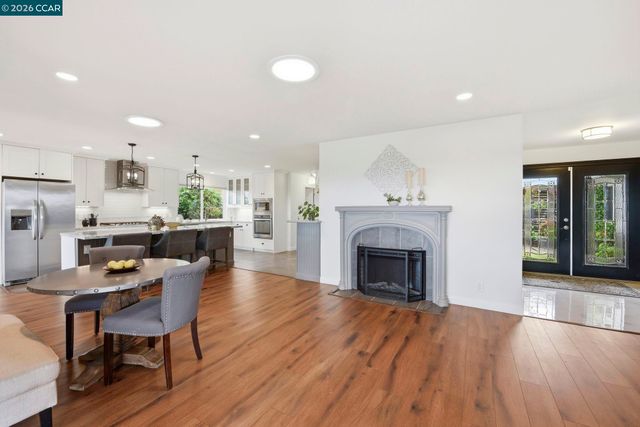 10570 Englewood Dr, Oakland, CA 94605