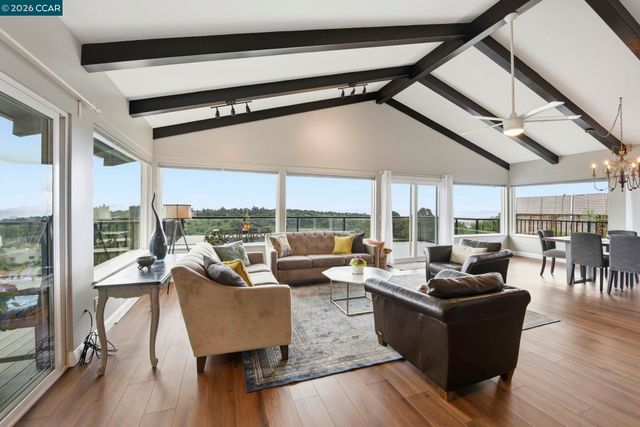 10570 Englewood Dr, Oakland, CA 94605